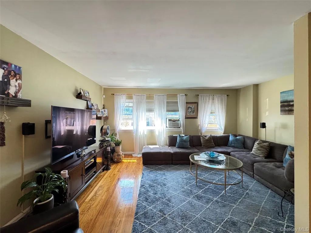 4406 Murdock Avenue Bronx NY 10466