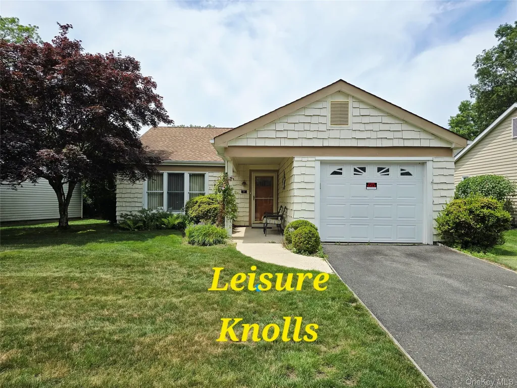 201 Kingston Drive Ridge NY 11961
