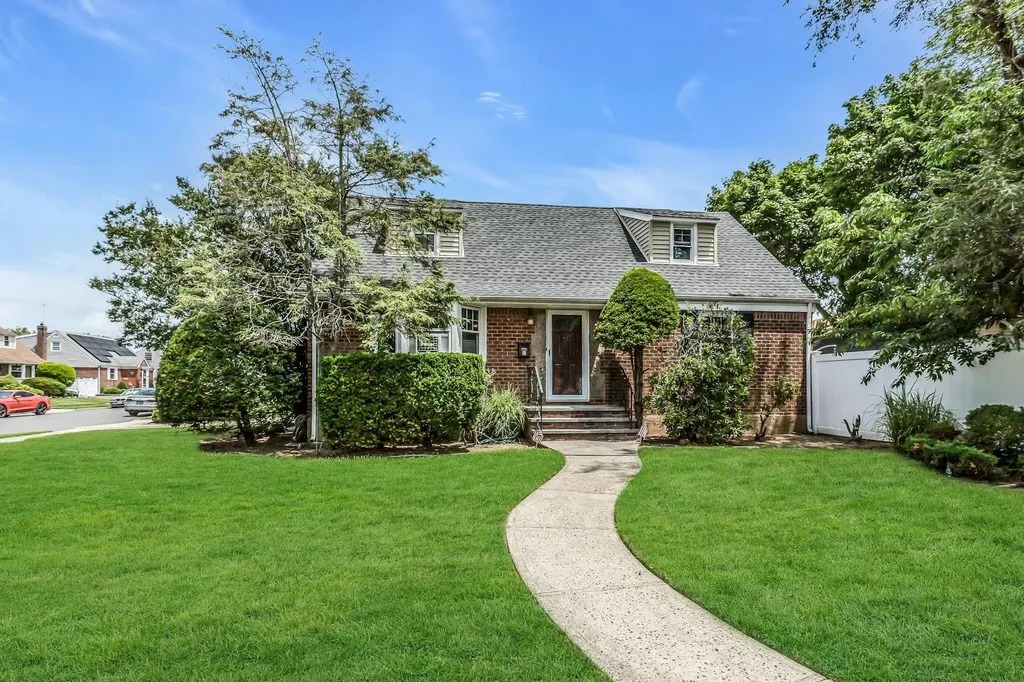 59 Molyneaux Road Valley Stream NY 11580