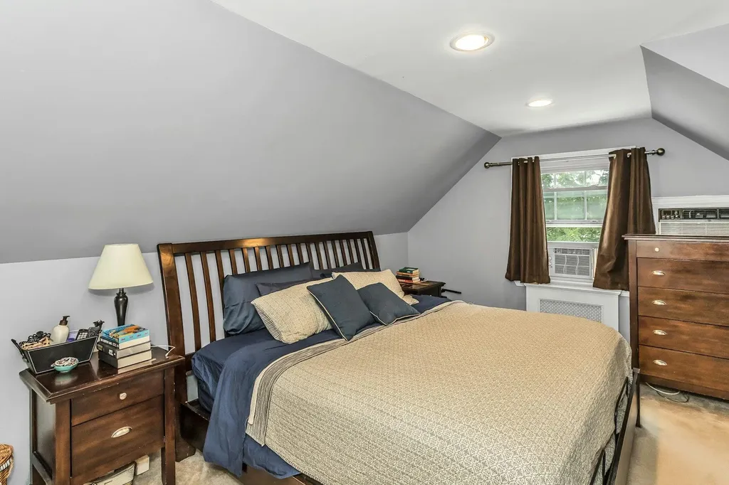 59 Molyneaux Road Valley Stream NY 11580