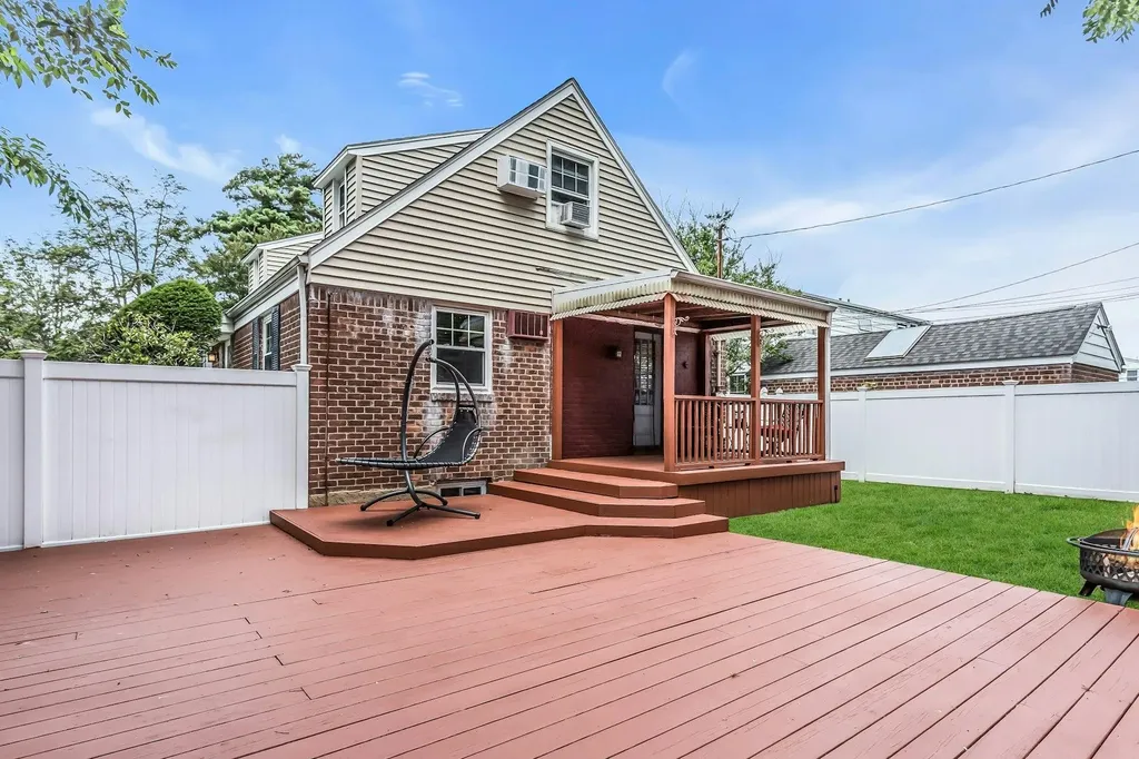 59 Molyneaux Road Valley Stream NY 11580