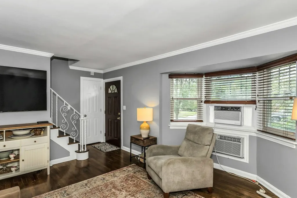 59 Molyneaux Road Valley Stream NY 11580