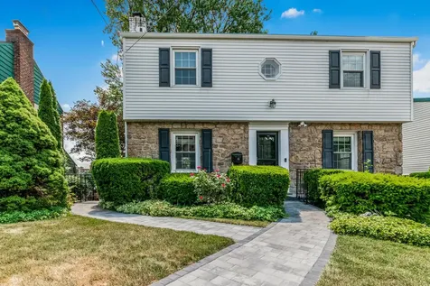 10 Huntington Drive Yonkers NY 10704