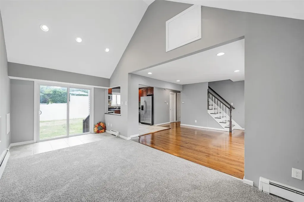 281 Carlls Path Deer Park NY 11729