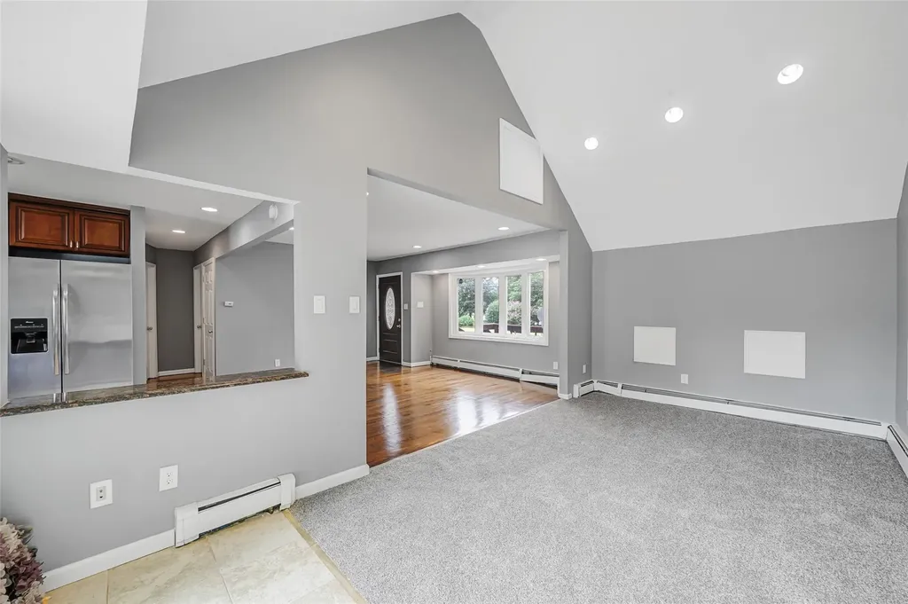 281 Carlls Path Deer Park NY 11729