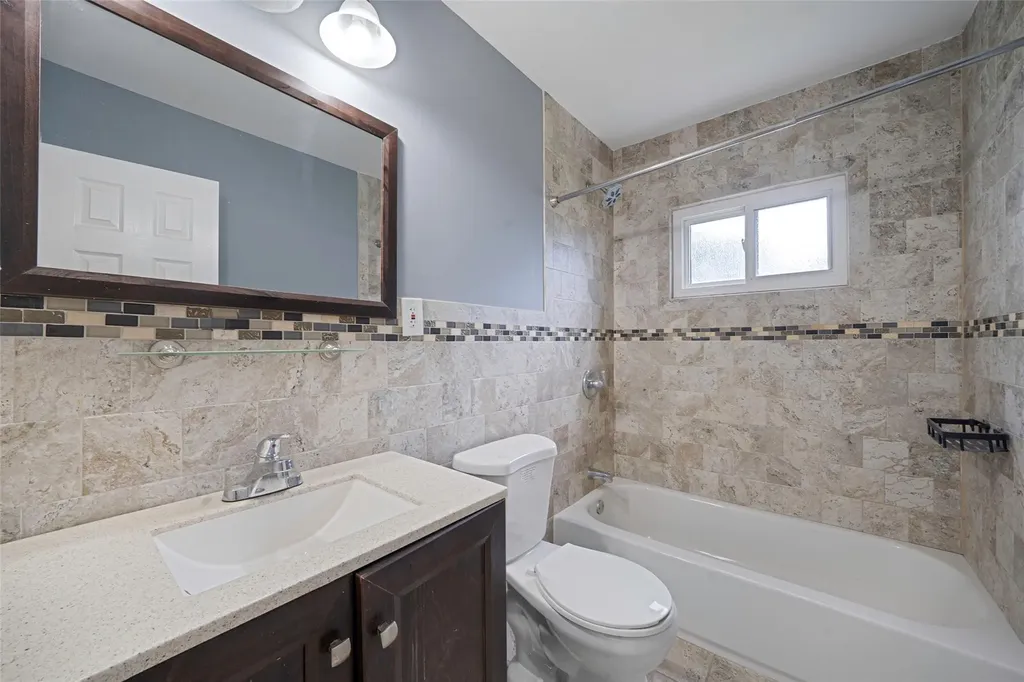 281 Carlls Path Deer Park NY 11729