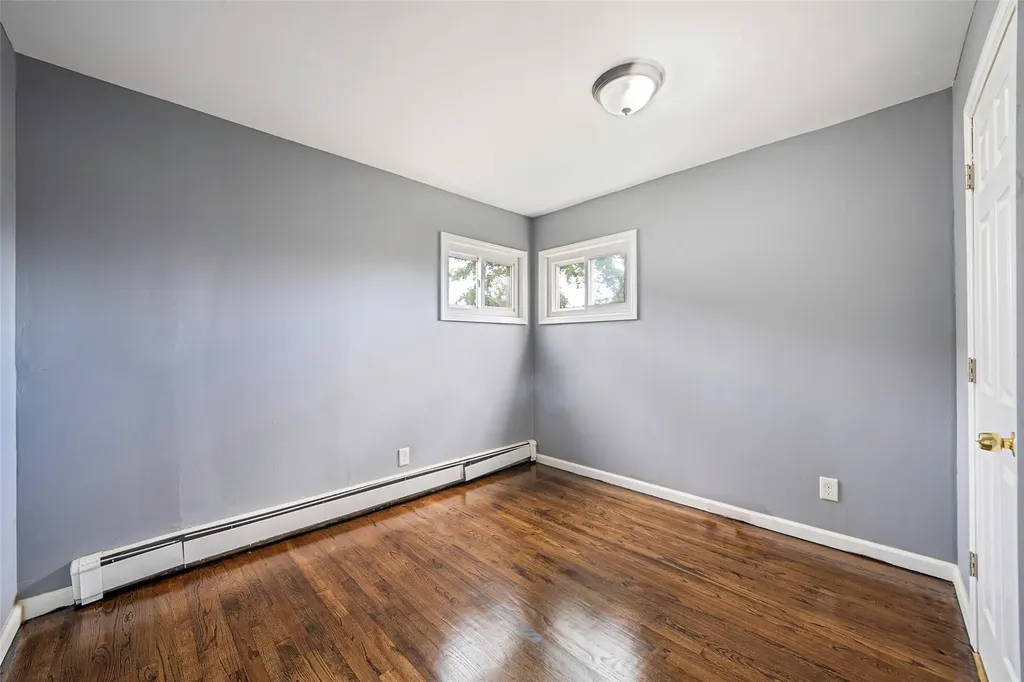 281 Carlls Path Deer Park NY 11729