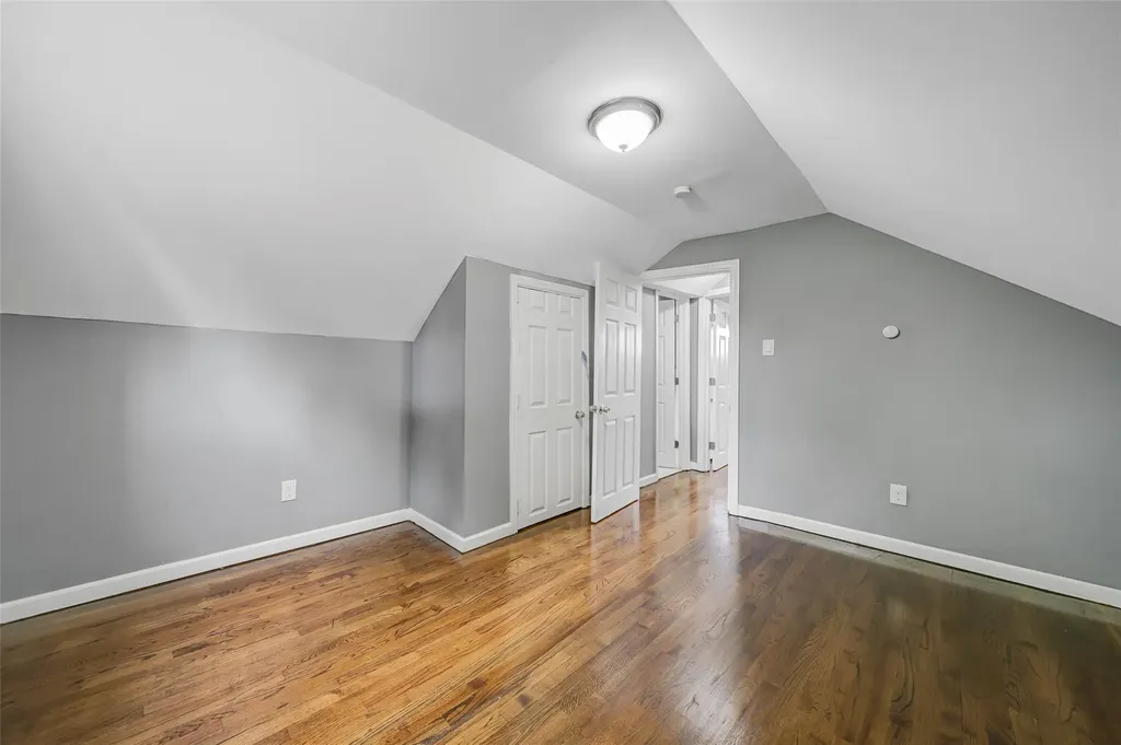 281 Carlls Path Deer Park NY 11729