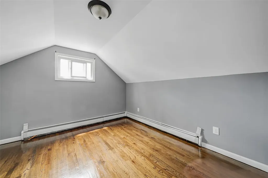281 Carlls Path Deer Park NY 11729