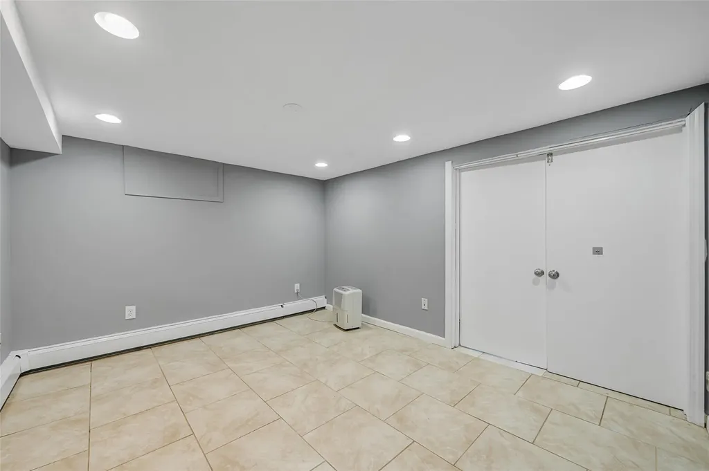 281 Carlls Path Deer Park NY 11729