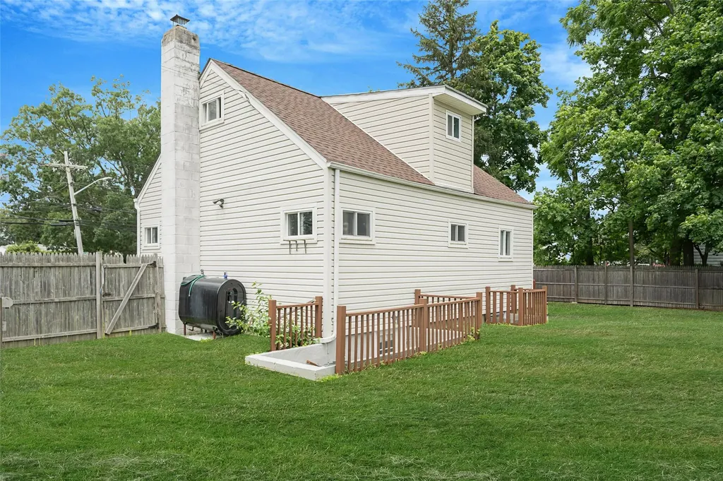 281 Carlls Path Deer Park NY 11729