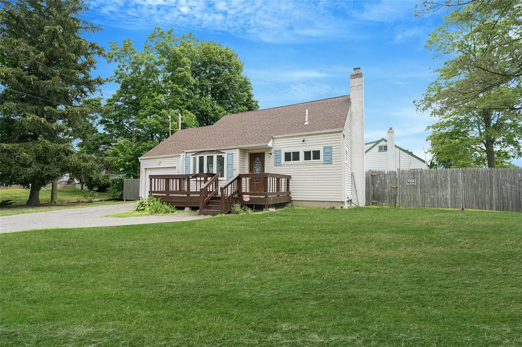 281 Carlls Path Deer Park NY 11729