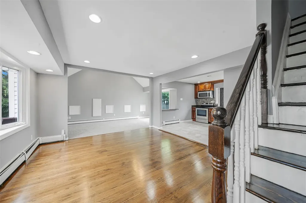 281 Carlls Path Deer Park NY 11729