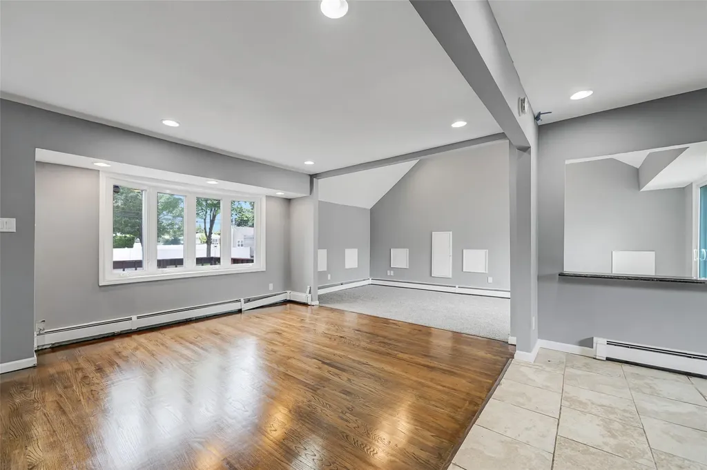 281 Carlls Path Deer Park NY 11729
