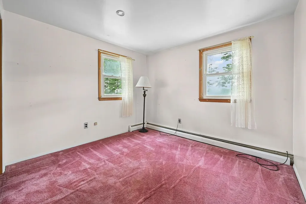 129 Spring Lane Levittown NY 11756