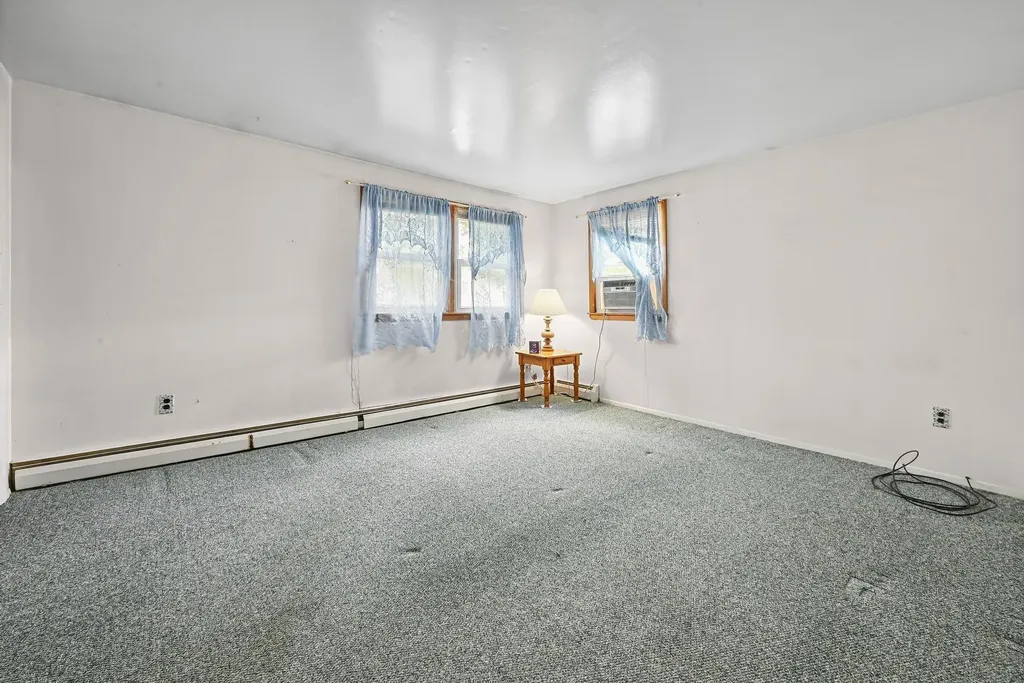 129 Spring Lane Levittown NY 11756