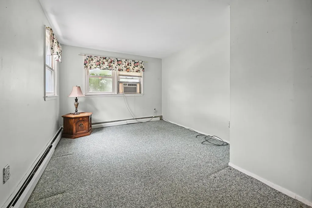 129 Spring Lane Levittown NY 11756
