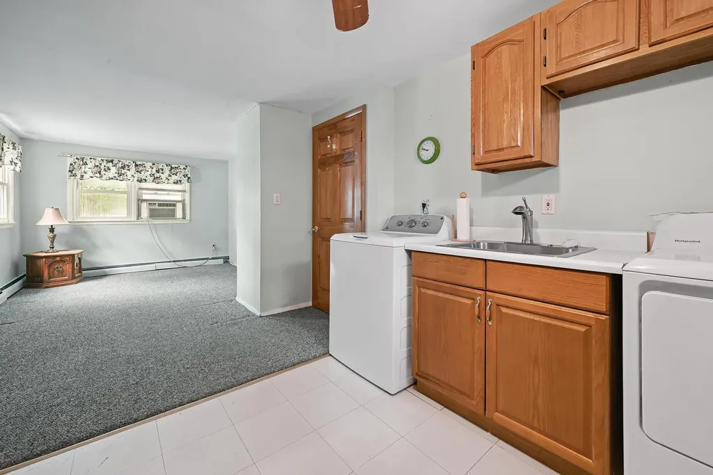 129 Spring Lane Levittown NY 11756