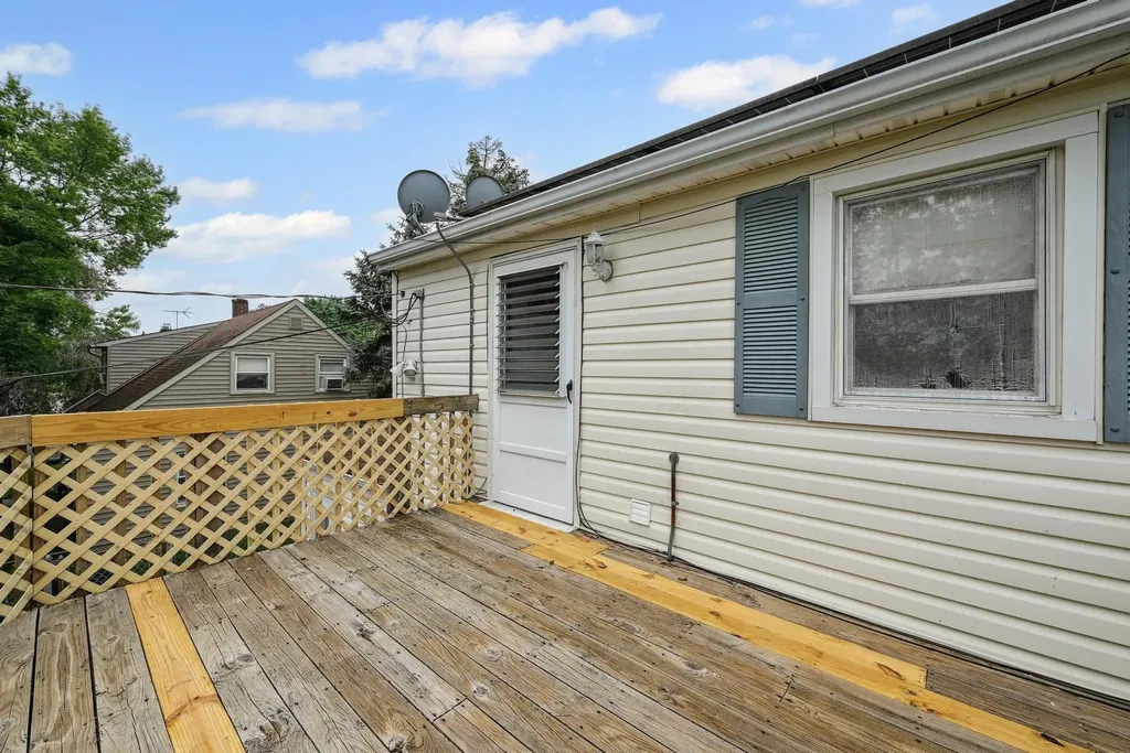129 Spring Lane Levittown NY 11756