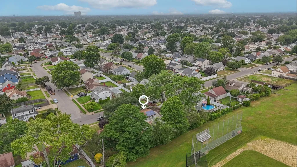 129 Spring Lane Levittown NY 11756