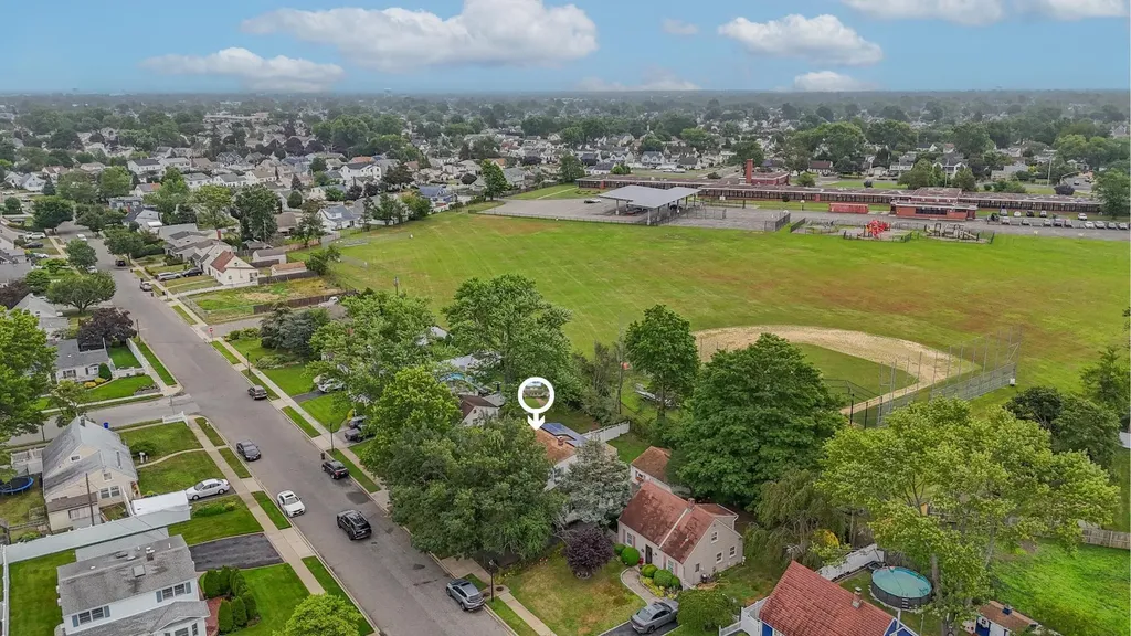129 Spring Lane Levittown NY 11756
