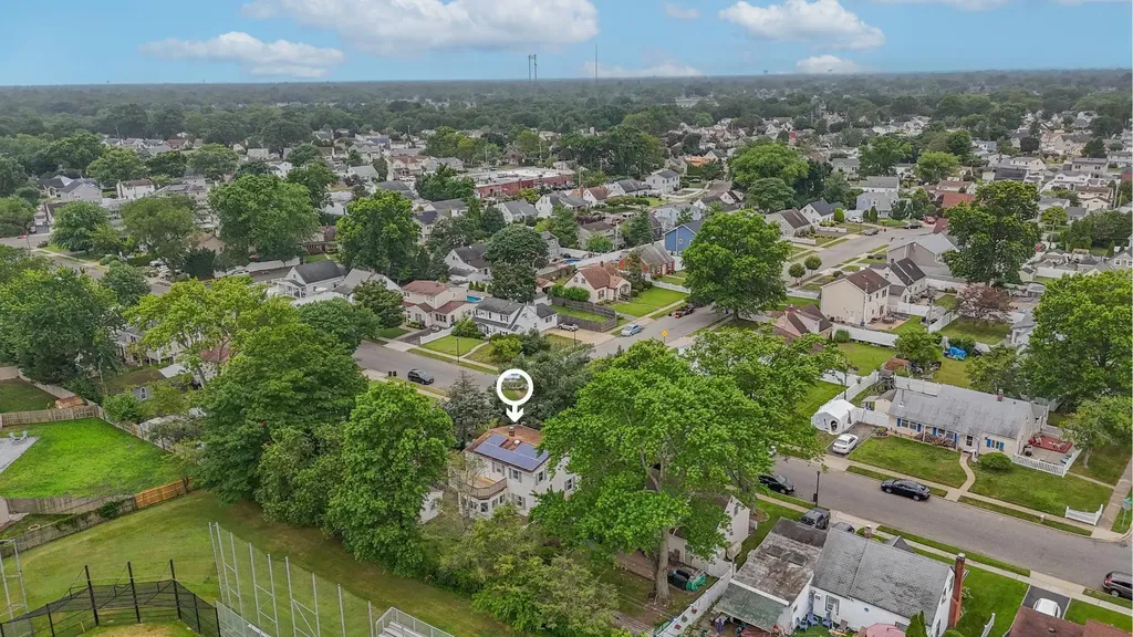129 Spring Lane Levittown NY 11756