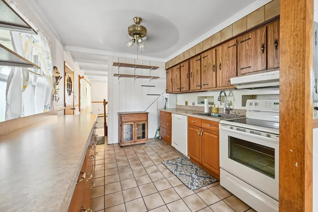 129 Spring Lane Levittown NY 11756