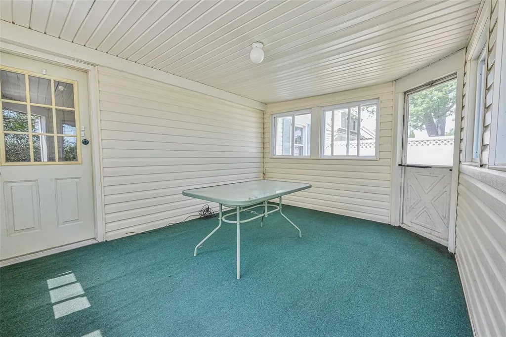 129 Spring Lane Levittown NY 11756