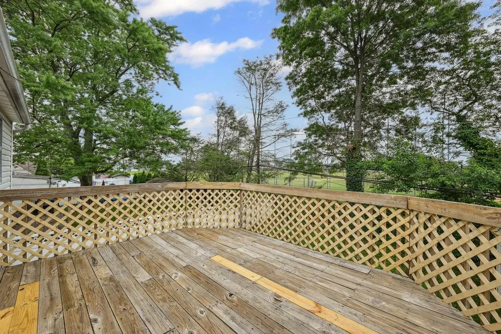 129 Spring Lane Levittown NY 11756