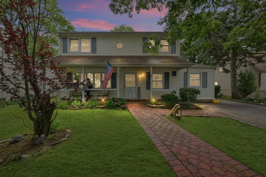 129 Spring Lane Levittown NY 11756