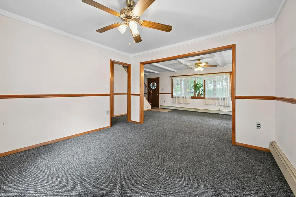 129 Spring Lane Levittown NY 11756