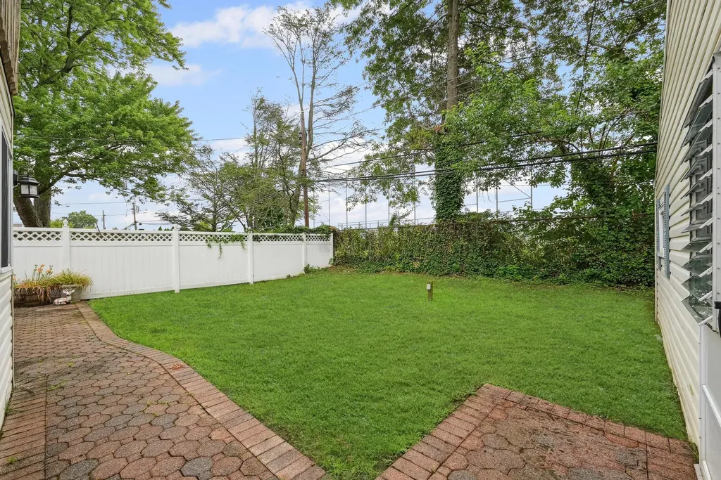 129 Spring Lane Levittown NY 11756