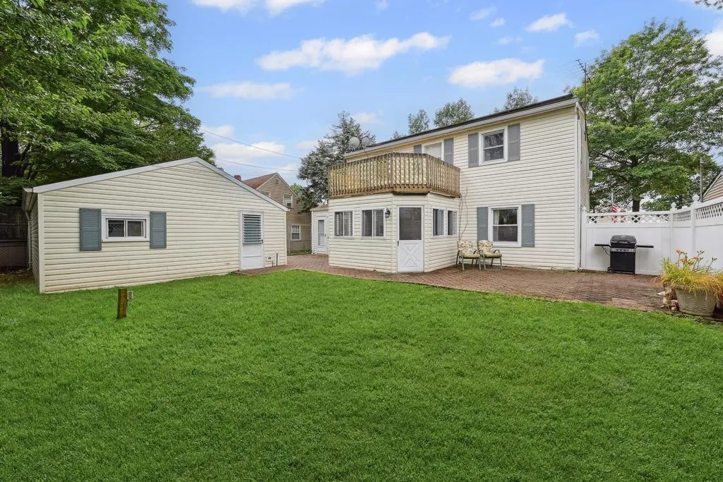 129 Spring Lane Levittown NY 11756
