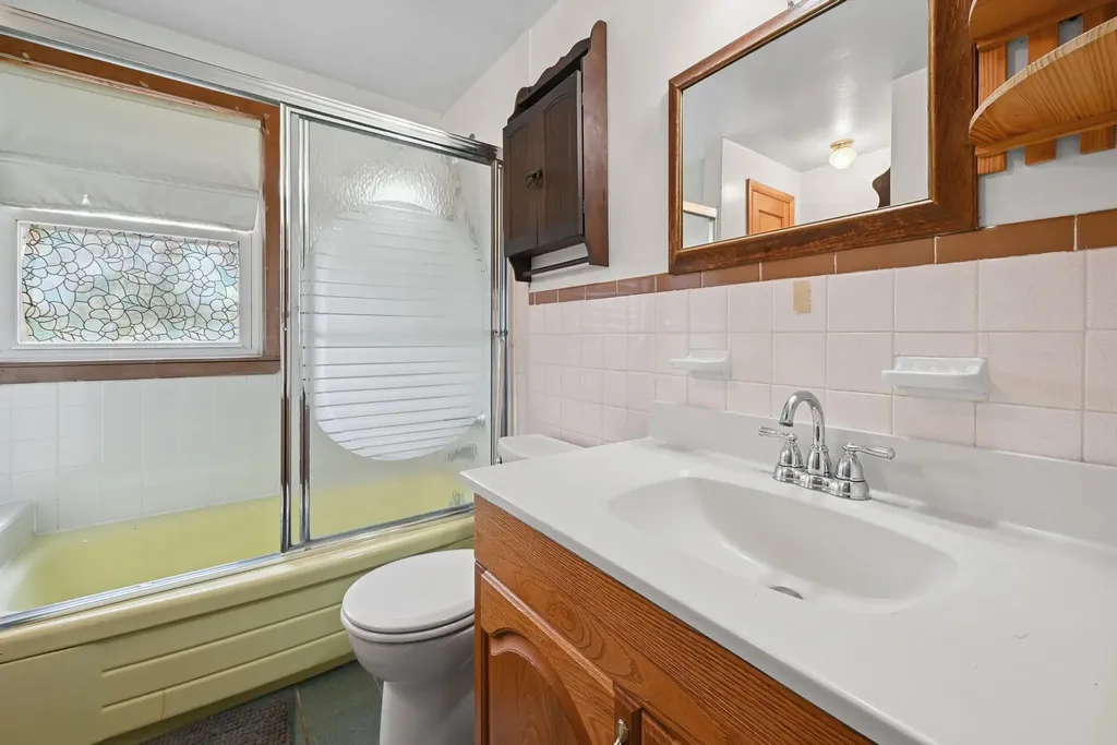 129 Spring Lane Levittown NY 11756