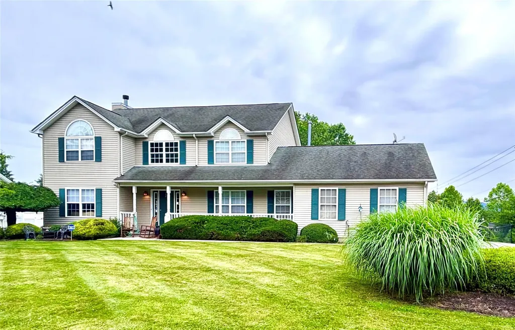 1002 Forest Glen New Windsor NY 12553