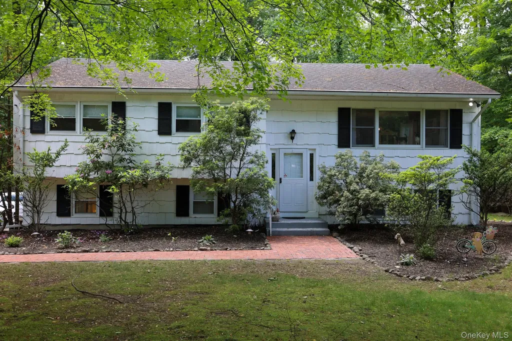 21 Edgebrook Lane Airmont NY 10952