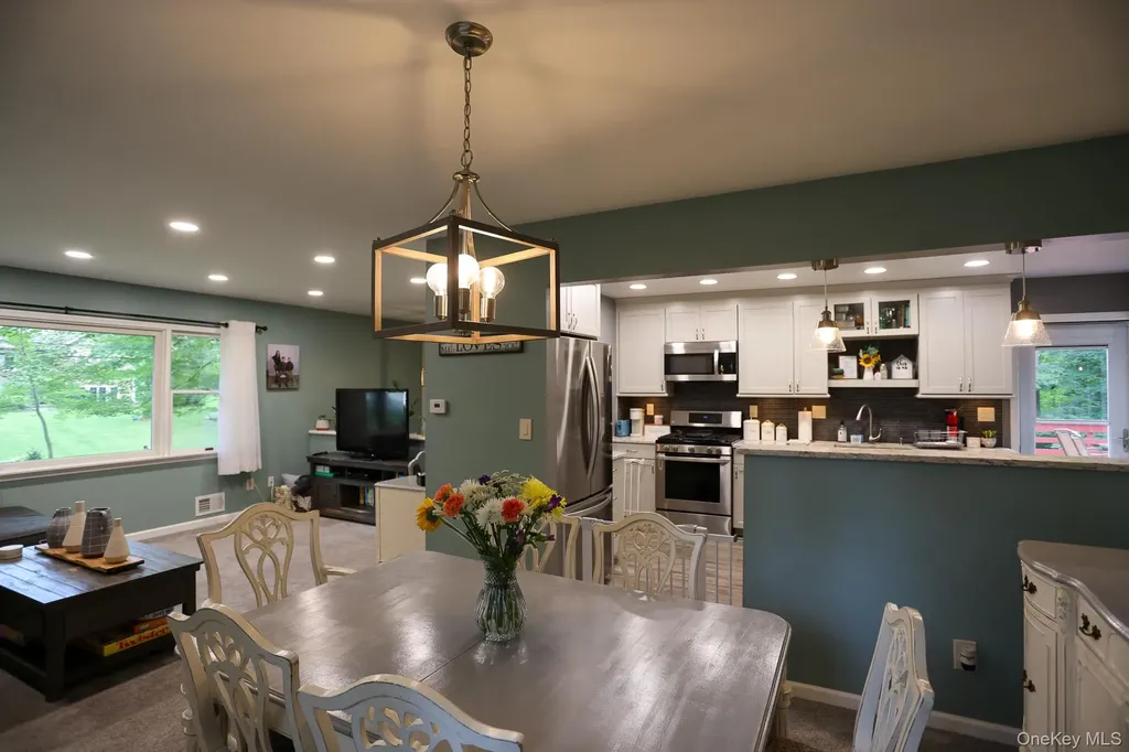 21 Edgebrook Lane Airmont NY 10952