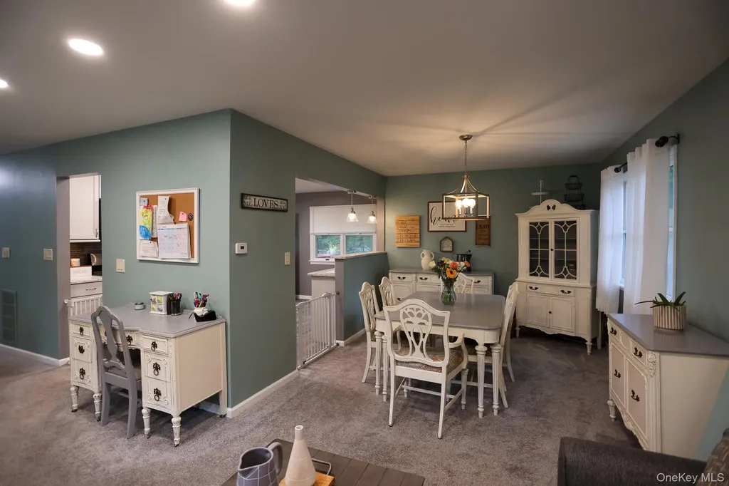 21 Edgebrook Lane Airmont NY 10952