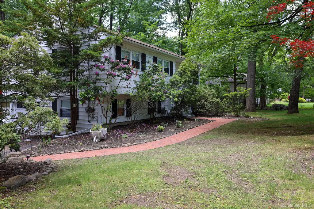 21 Edgebrook Lane Airmont NY 10952