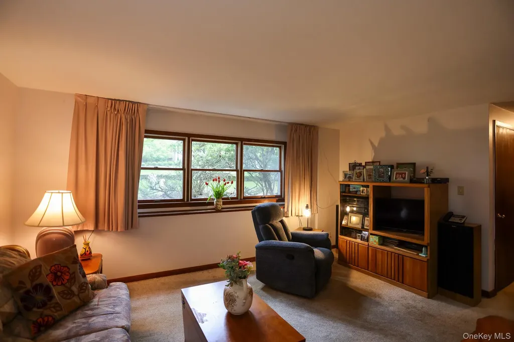 21 Edgebrook Lane Airmont NY 10952