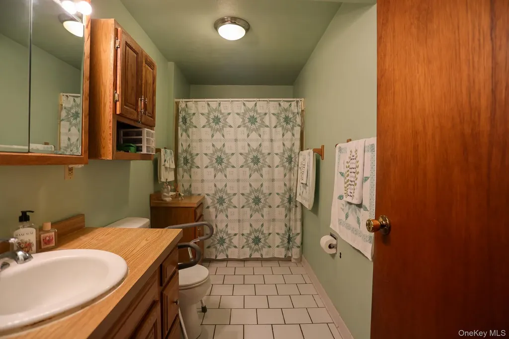 21 Edgebrook Lane Airmont NY 10952