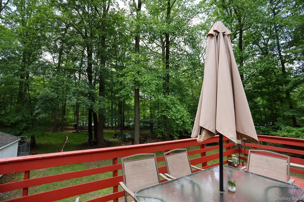21 Edgebrook Lane Airmont NY 10952