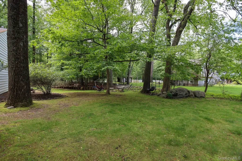 21 Edgebrook Lane Airmont NY 10952