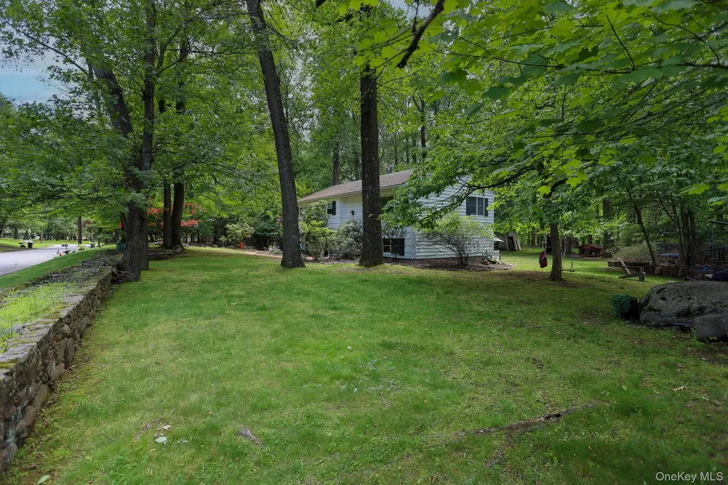21 Edgebrook Lane Airmont NY 10952