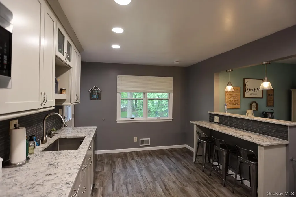 21 Edgebrook Lane Airmont NY 10952