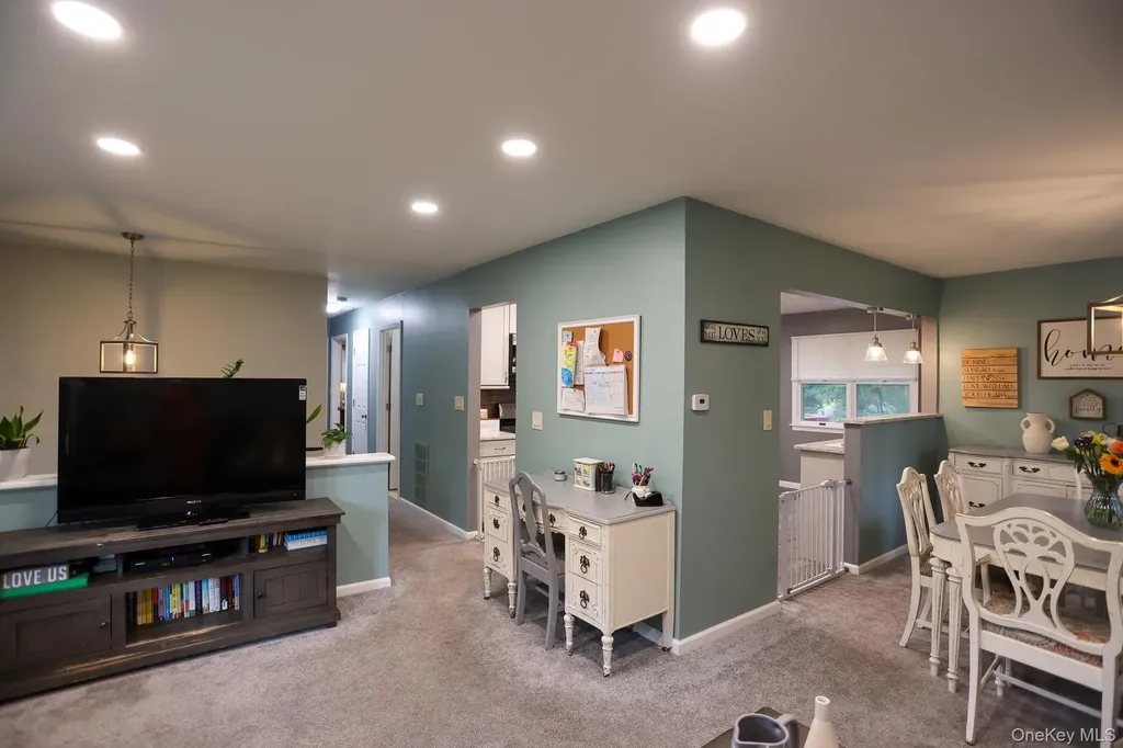 21 Edgebrook Lane Airmont NY 10952