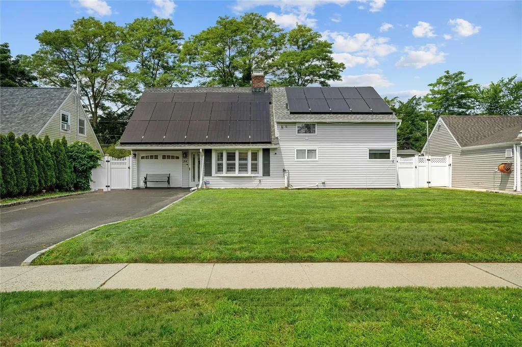 24 Border Lane Levittown NY 11756