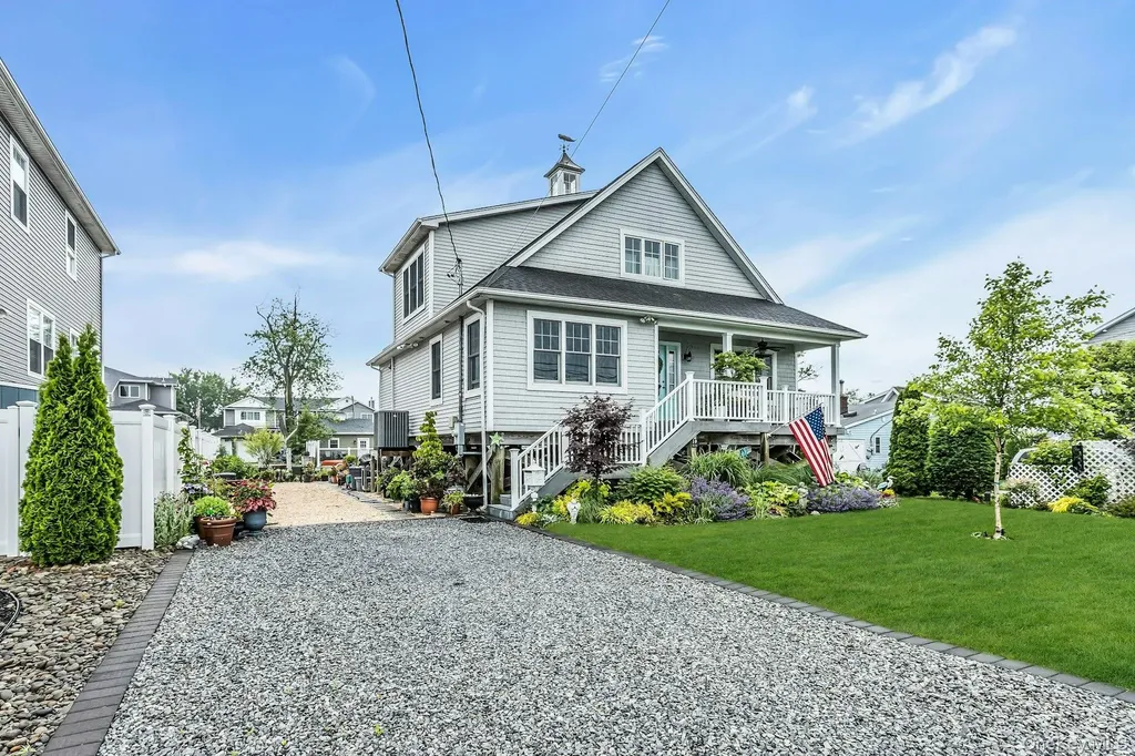 10 Garfield Place Massapequa NY 11758