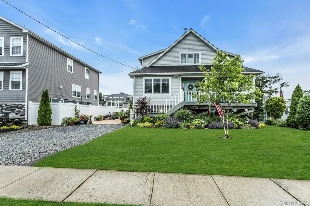 10 Garfield Place Massapequa NY 11758