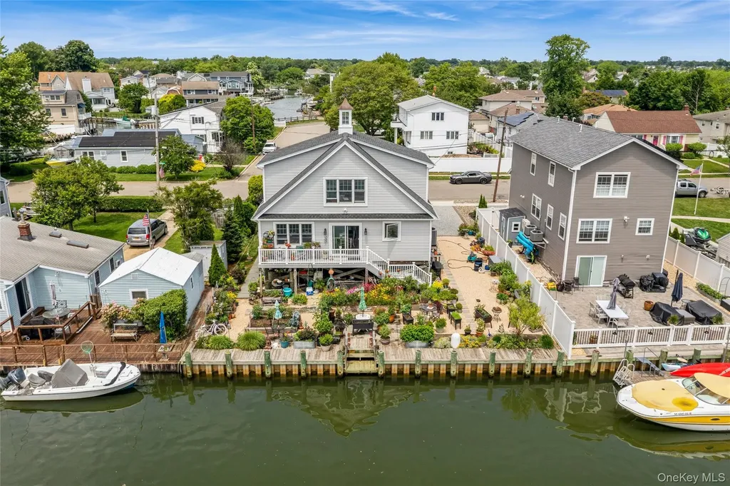 10 Garfield Place Massapequa NY 11758